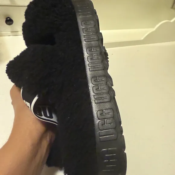 UGG Oh Fluffita SheepskinSlippers Slingback SZ 8 BlackWomens.great conditions