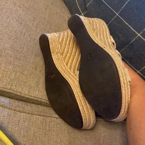 🎁 UGG wedge size 9
