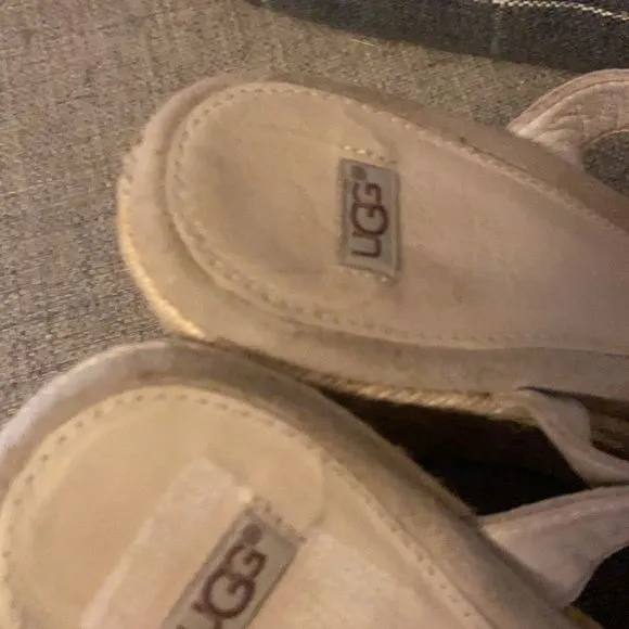 🎁 UGG wedge size 9