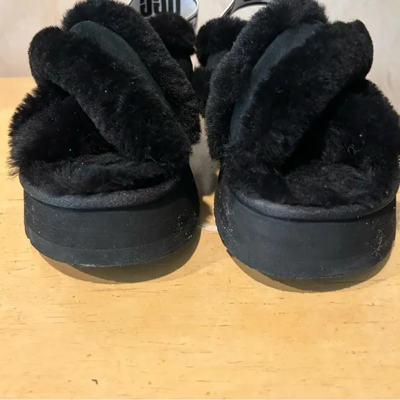 UGG women’s disco shearling slide criss cross platform back strap sandals size 9