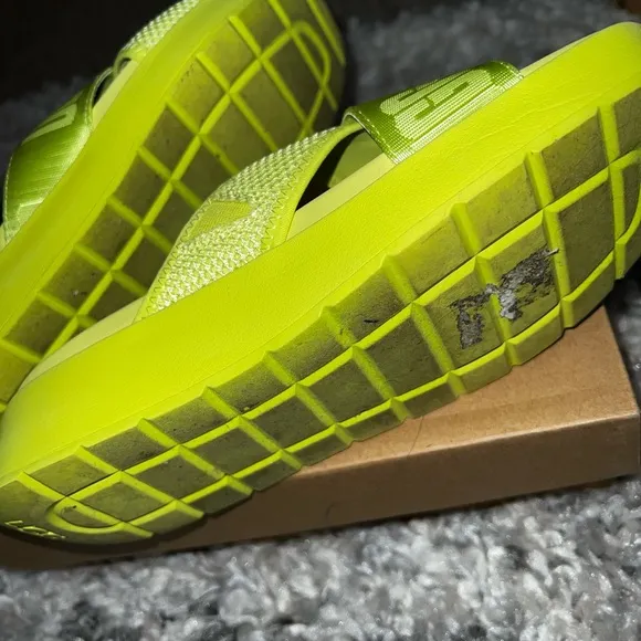 UGG Womens Emily Mesh Lime Green Sandals size 6M