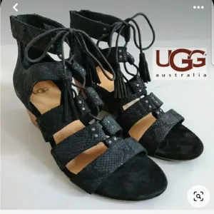 UGG Yasmin Snake Wedged Black Leather Sandals Fringes Shoelaces Boho Western