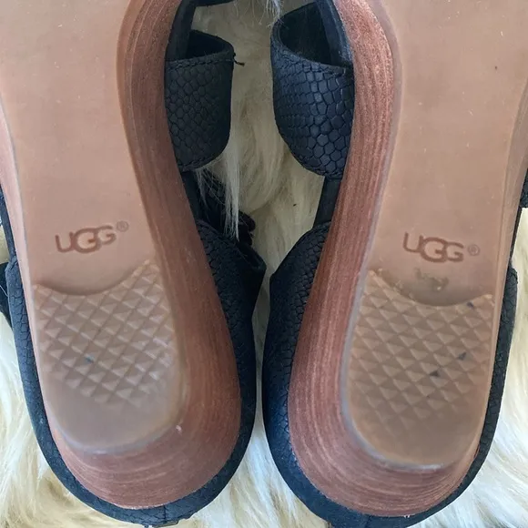 UGG Yasmin Snake Wedged Black Leather Sandals Fringes Shoelaces Boho Western