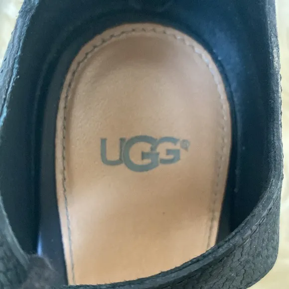 UGG Yasmin Snake Wedged Black Leather Sandals Fringes Shoelaces Boho Western