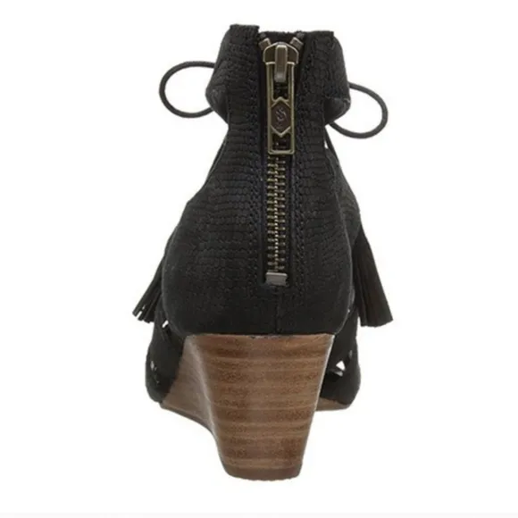 UGG Yasmin Snake Wedged Black Leather Sandals Fringes Shoelaces Boho Western