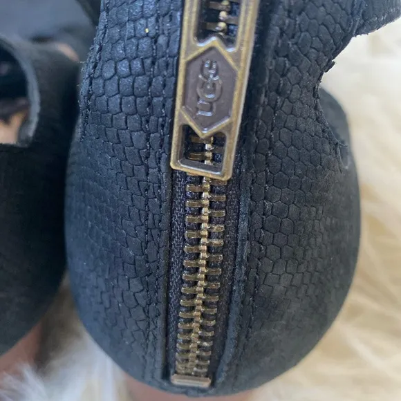 UGG Yasmin Snake Wedged Black Leather Sandals Fringes Shoelaces Boho Western