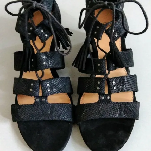 UGG Yasmin Snake Wedged Black Leather Sandals Fringes Shoelaces Boho Western
