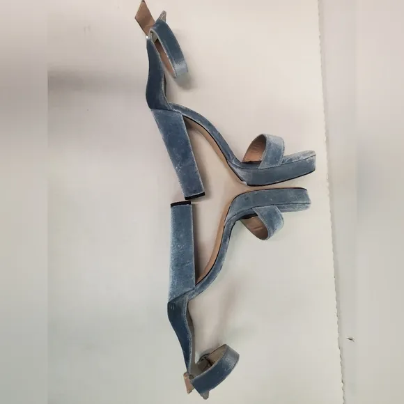 UNLANCE POWDER BLUE SANDALS WOMANS SIZE 40 NWT HIGH HEELS ANKLE STRAP BUCKLE