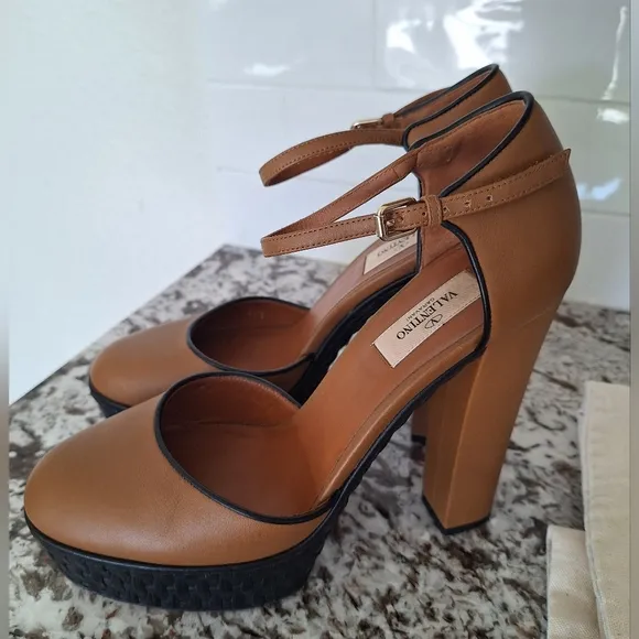Valentino  Garavani Brown Leather Heel Platform Flats Sandals Size 39.5
