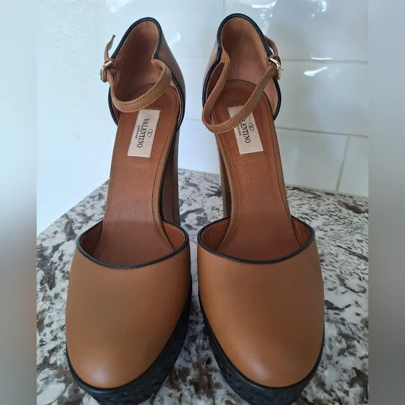 Valentino  Garavani Brown Leather Heel Platform Flats Sandals Size 39.5