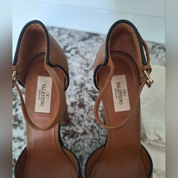 Valentino  Garavani Brown Leather Heel Platform Flats Sandals Size 39.5