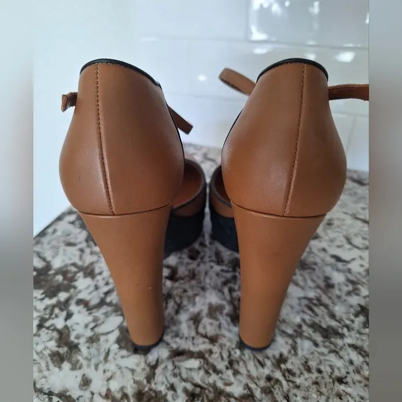 Valentino  Garavani Brown Leather Heel Platform Flats Sandals Size 39.5