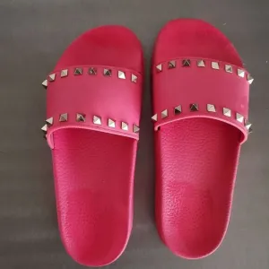 Valentino Garavani Rockstud Pool Slide Sandals Fuschia Pink Gold Stud 39 US 9