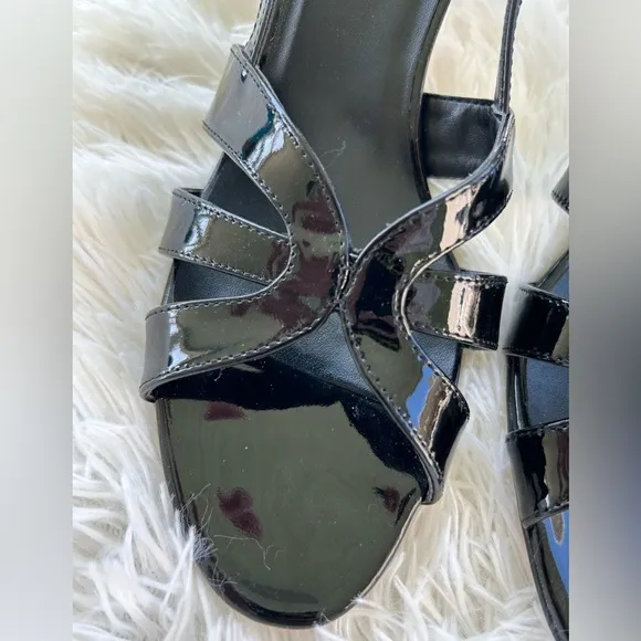 Vaneli black patent leather “Modesta” sandal kitten heels size 10.5