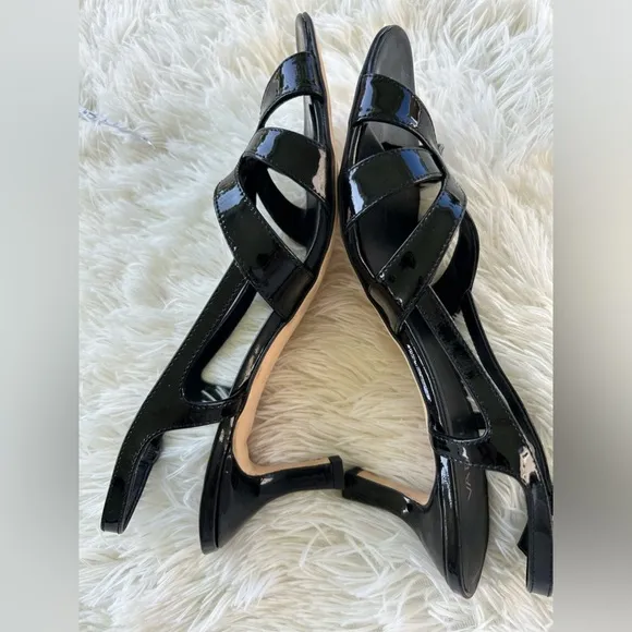 Vaneli black patent leather “Modesta” sandal kitten heels size 10.5