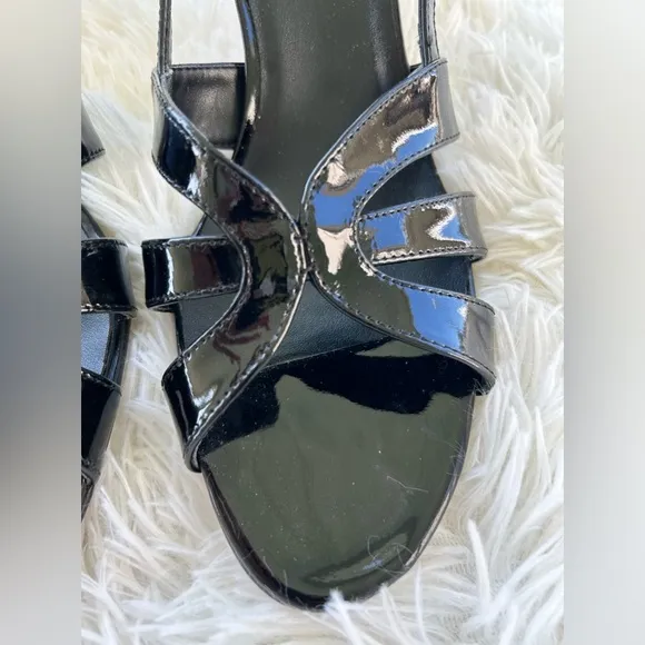 Vaneli black patent leather “Modesta” sandal kitten heels size 10.5