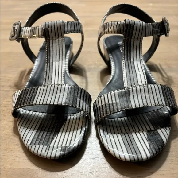 VANELI Women's Burlie Black Stack Patent Sandals Size 8