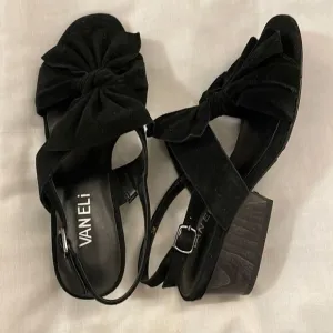 VANELI BLACK SUEDE SANDALS.  NEW