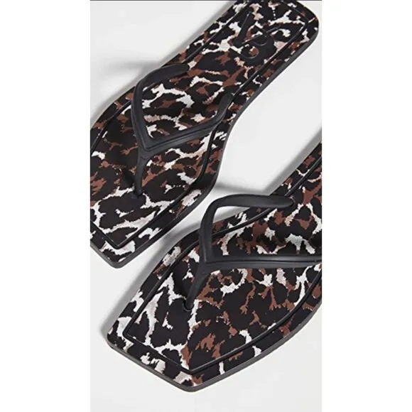 Veronica Beard Analee Tpu Flat Thong Sandals In Leopard