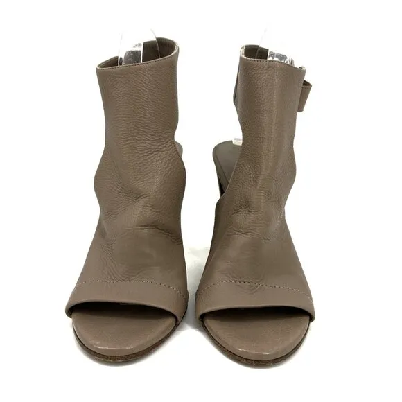 Vince Addie Open Toe Ankle Strap Heel Sandals Taupe Tan Pebbled Leather 7.5