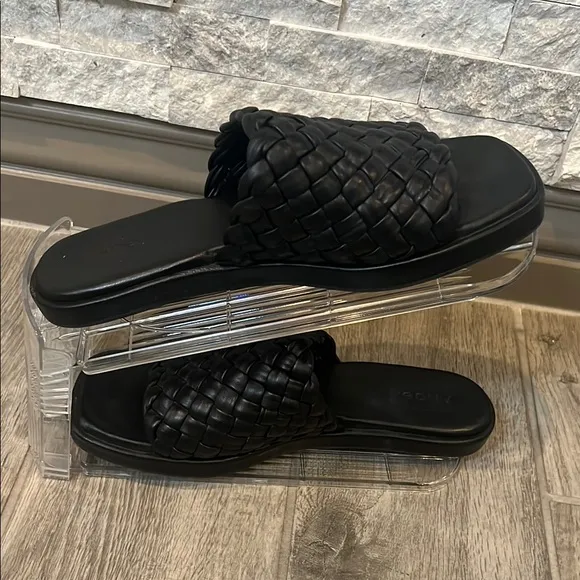 Vince Black Rumi Slide Sandals size 8M/38