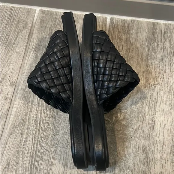 Vince Black Rumi Slide Sandals size 8M/38