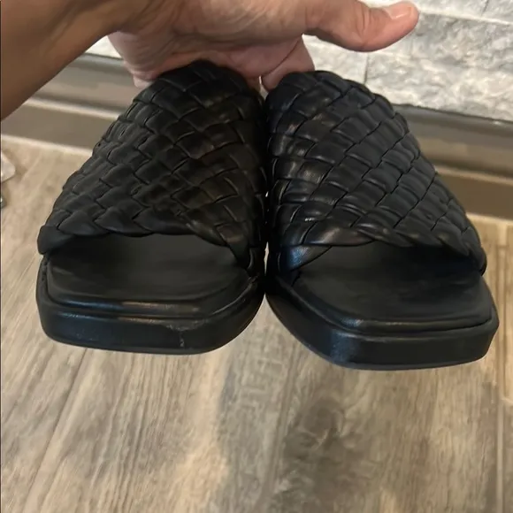 Vince Black Rumi Slide Sandals size 8M/38