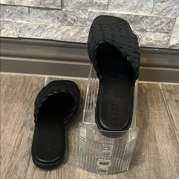 Vince Black Rumi Slide Sandals size 8M/38