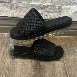 Vince Black Rumi Slide Sandals size 8M/38