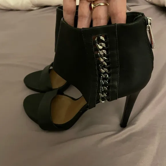 Vince Camuto Freya black leather ankle cuffs chain open toe stiletto, size 5.5