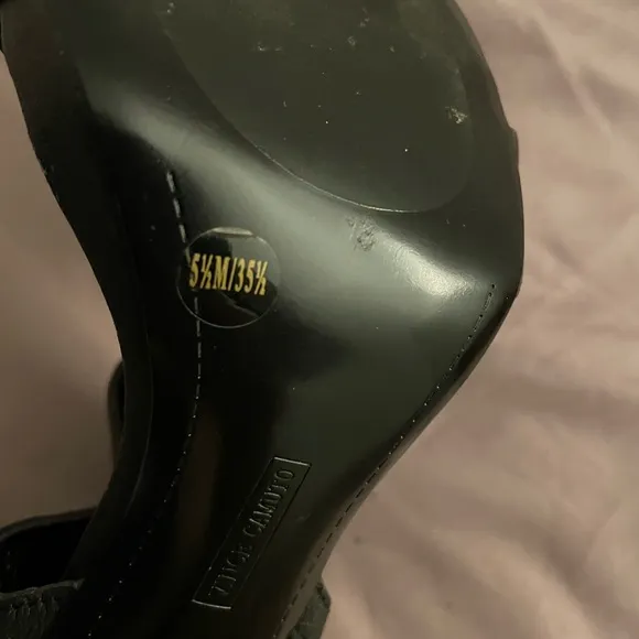 Vince Camuto Freya black leather ankle cuffs chain open toe stiletto, size 5.5