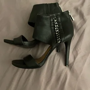 Vince Camuto Freya black leather ankle cuffs chain open toe stiletto, size 5.5