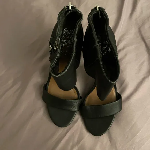Vince Camuto Freya black leather ankle cuffs chain open toe stiletto, size 5.5
