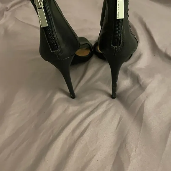 Vince Camuto Freya black leather ankle cuffs chain open toe stiletto, size 5.5