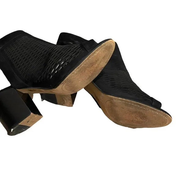 Vince Camuto Women's Black Leather Perforated Heeled Sandals Kanito Size 9.5M