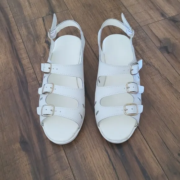 Vintage - White Leather Triple Strap Sandals