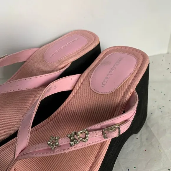 Vintage Y2K Lower East Side Pink Platform Thong Sandal Rhinestone Charms Bratz 7