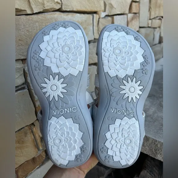 VIONIC Amber women’s silver velcro adjustable slide sandals NWOT Sz-8. L