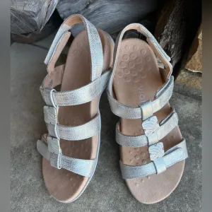 VIONIC Amber women’s silver velcro adjustable slide sandals NWOT Sz-8. L