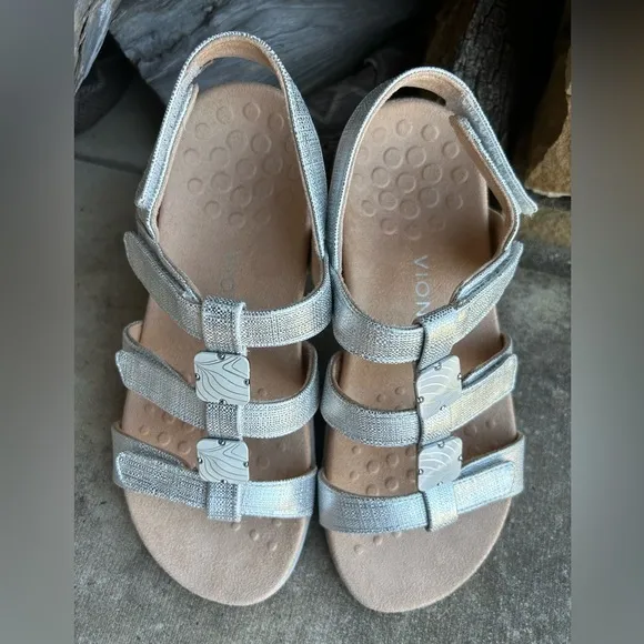 VIONIC Amber women’s silver velcro adjustable slide sandals NWOT Sz-8. L