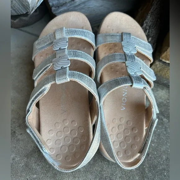 VIONIC Amber women’s silver velcro adjustable slide sandals NWOT Sz-8. L