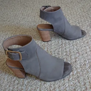 Vionic Blakely Slingback Gray Open-Toe Block Heel Sandals size 6.5