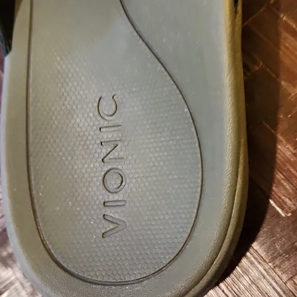 Vionic Canoe Dennis 8 men's black flip flops #1172