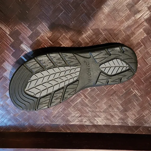 Vionic Canoe Dennis 8 men's black flip flops #1172