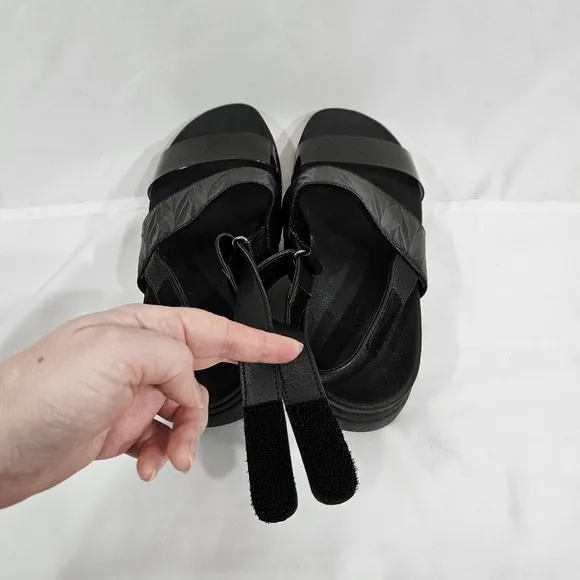 Vionic Karleen black platform sandals women's size 6