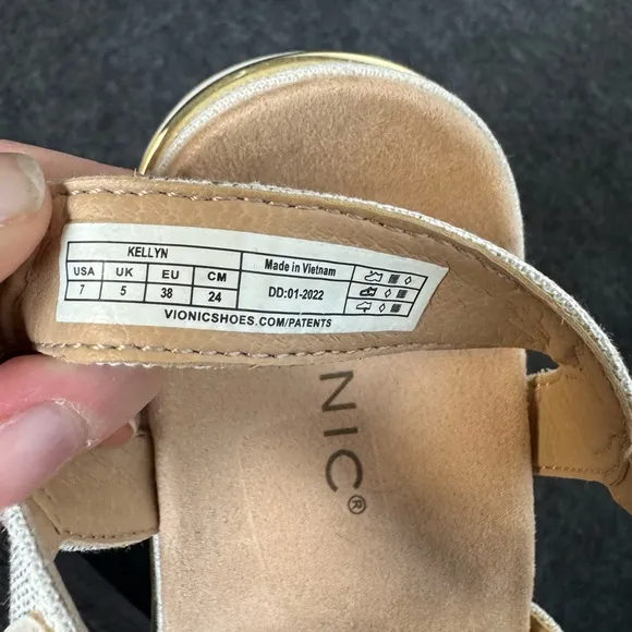 Vionic Kellyn gold Metallic Slingback Platform / Wedge Sandal Size 7