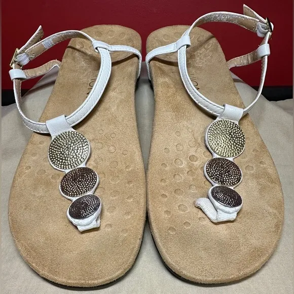 Vionic Leather Toe Post Slingback Sandals with Metallic Medallions Women’s Sz 10