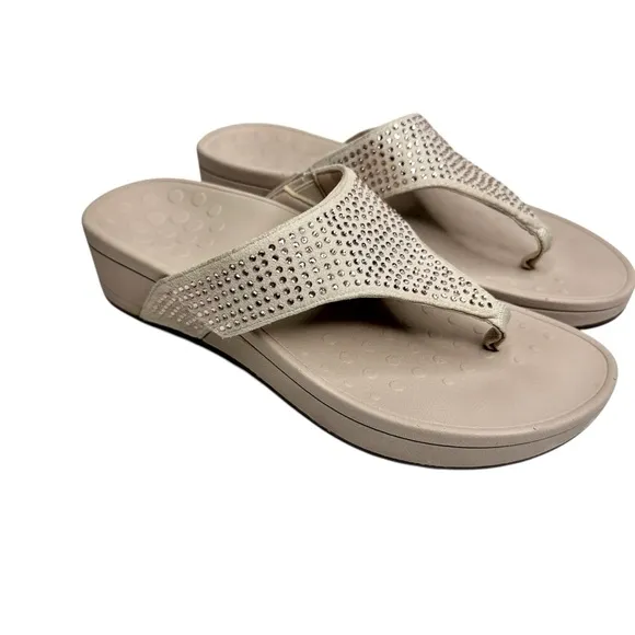 Vionic Like New Pacific Naples Studded Thong Sandals SZ 8 Champagne Tan Shoes