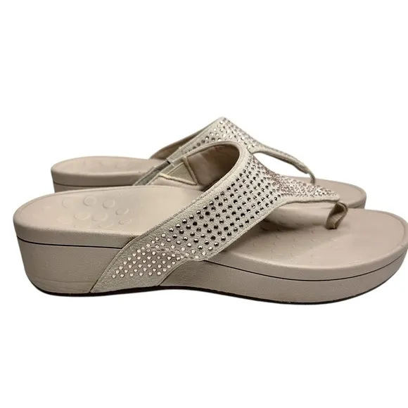 Vionic Like New Pacific Naples Studded Thong Sandals SZ 8 Champagne Tan Shoes