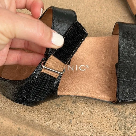 Vionic Marsala Metallic Adjustable Black Sandals Sz 7.5 WIDE Podiatrist Designed